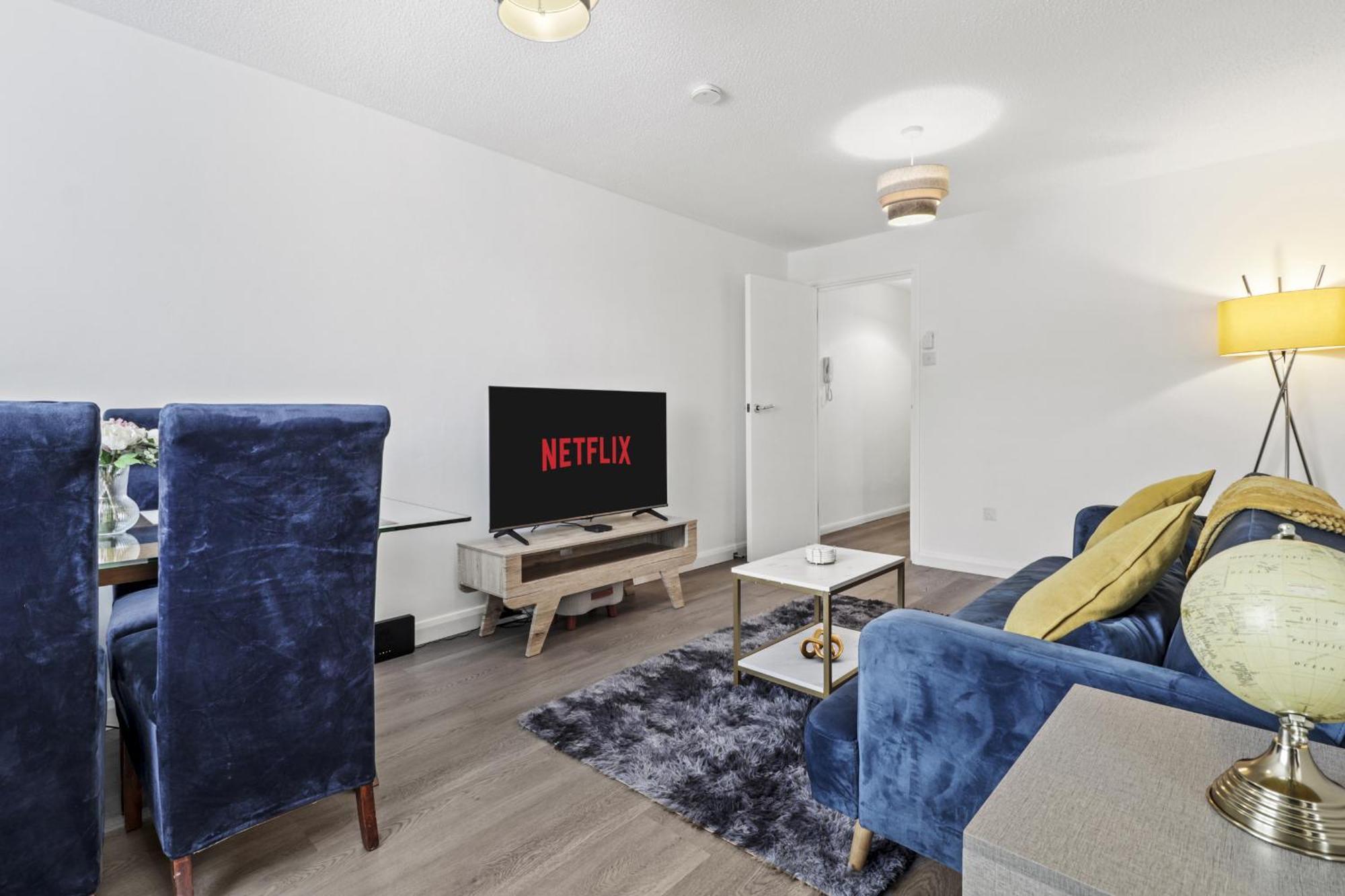 Serviced Apartment In Kettering Town Center - Stylish 2 Bedroom Apartment, Sleeps 4, Free Parking, Wifi, Sky, Netflix Northampton Exterior photo